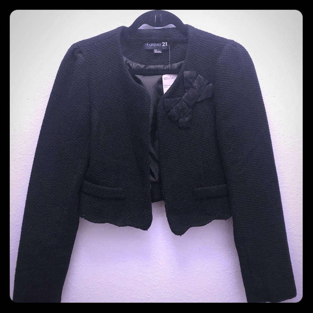 NWT- Cropped Black Blazer W/ Lace Bow Appliqué